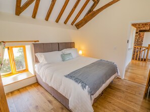 4 habitaciones, decoración personalizada y muebles diferentes 