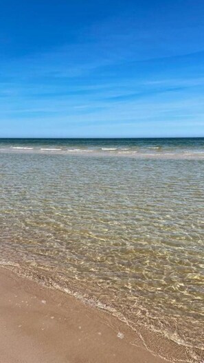 Una playa cerca