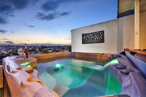 Bain à remous extérieur