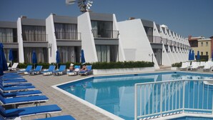 Pool - PENELOPE BEACH HOTEL APTS (Paralimni)