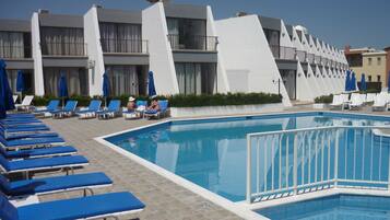 Seasonal outdoor pool, open 9:00 AM to 7:00 PM, pool umbrellas