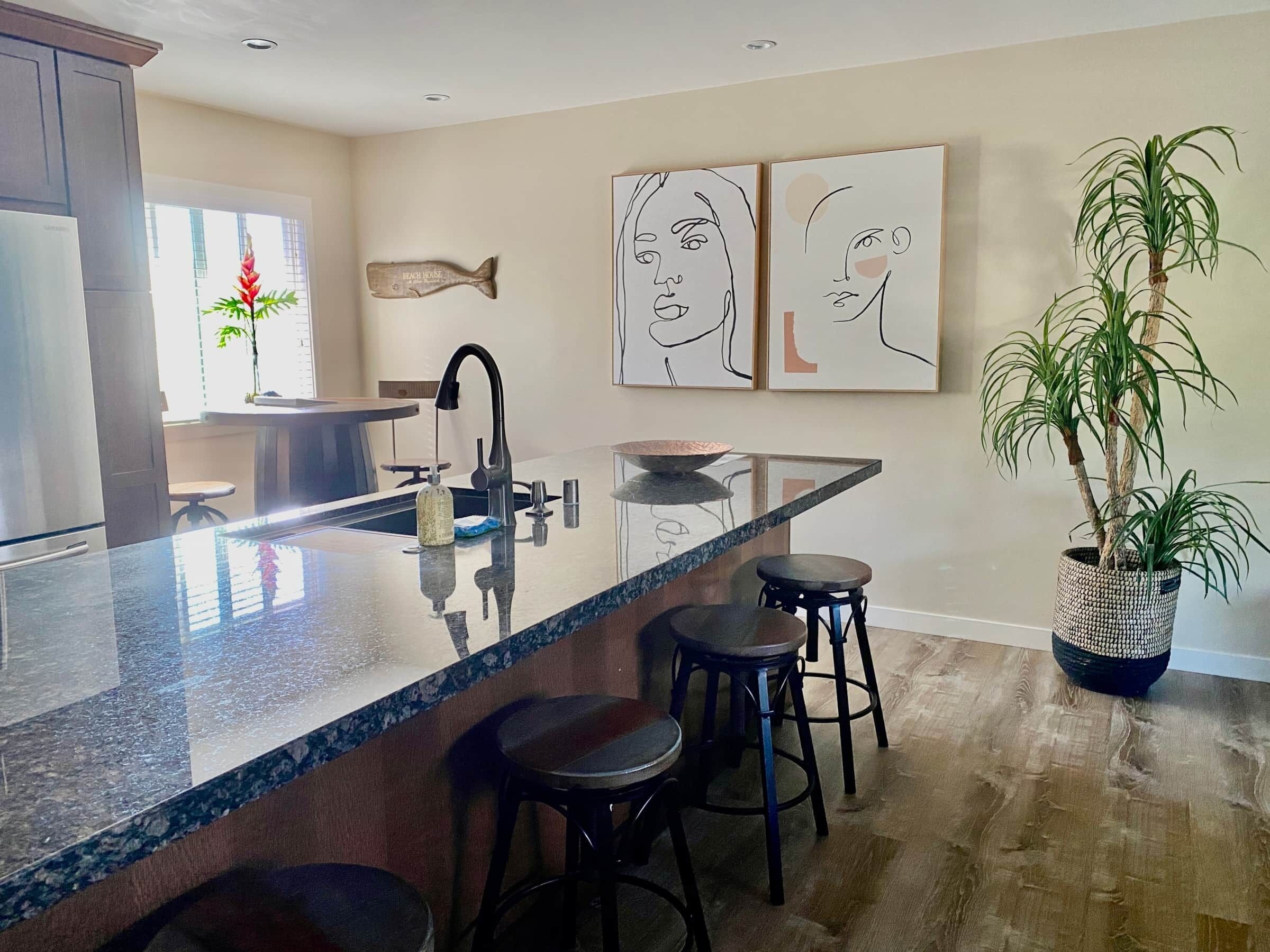 ثلاجة، ميكروويف، فرن، موقد طهي مسطح