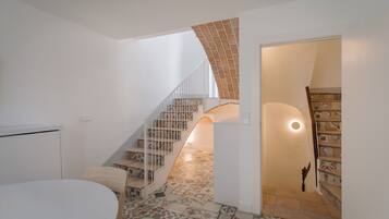 Basic Duplex, Private Bathroom | Lobby