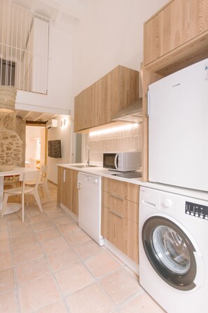 Premium Duplex, Accessible, Private Bathroom (DOS ASEOS) | Shared kitchen - La Vila Hort (Villajoyosa)