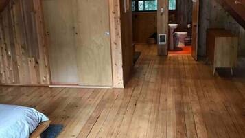 1 dormitori, planxa i posts de planxar, wifi i roba de llit