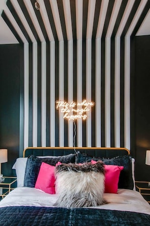 4 bedrooms, desk, iron/ironing board, WiFi