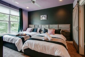 4 Schlafzimmer, Schreibtisch, Bügeleisen/Bügelbrett, WLAN