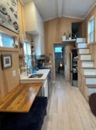 TINY FULL Bdrm/Bthrm PRIVATE DRIVEWAY in BROOKLYN