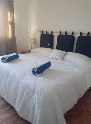 3 bedrooms, iron/ironing board, free WiFi, bed sheets