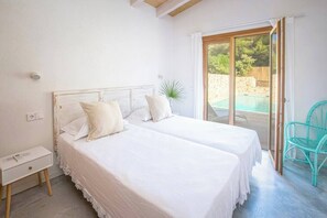 3 chambres, fer et planche à repasser, Wi-Fi, draps fournis
