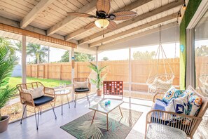 Terrace/patio - Spring Sales~5 min to Downtown+Beach Gear+Hot Tub/Pool+Pet Friendly (Cape Coral)