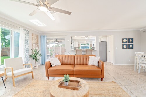 Spring Sales~5 min to Downtown+Beach Gear+Hot Tub/Pool+Pet Friendly