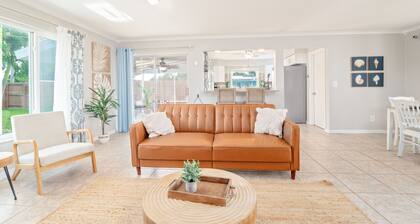 Spring Sales~5 min to Downtown+Beach Gear+Hot Tub/Pool+Pet Friendly