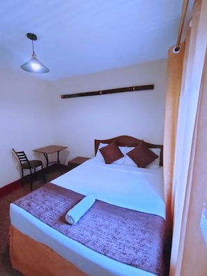 Economy Single Room | Individually decorated, desk, free WiFi - Grand Juba Hotel (Nairobi)