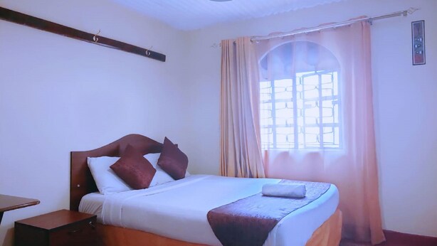 Economy Double Room | Desk, WiFi (free), individually decorated - Grand Juba Hotel (Nairobi)