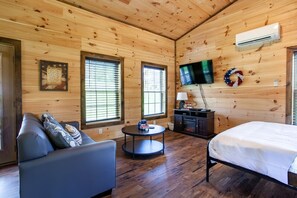 1 bedroom, desk, iron/ironing board, free WiFi