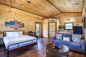 1 bedroom, desk, iron/ironing board, free WiFi - Sevierville Tiny Home w/ Hot Tub, Fire Pit & Grill (Sevierville)