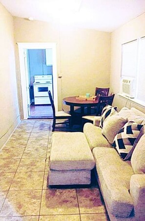 Interior - 236 Prospect Apt 4 · Cozy Hideaway 2 Block Walk To Downtown Hot Springs (Hot Springs)