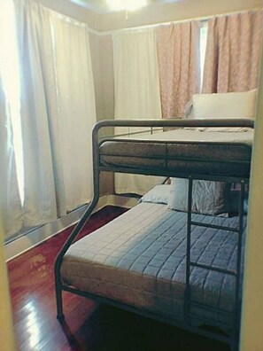 2 bedrooms, iron/ironing board, WiFi, bed sheets