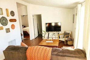 Smart TV - 330 Alpine · Cape Town Cottage 3 Blocks From Oaklawn (Hot Springs)