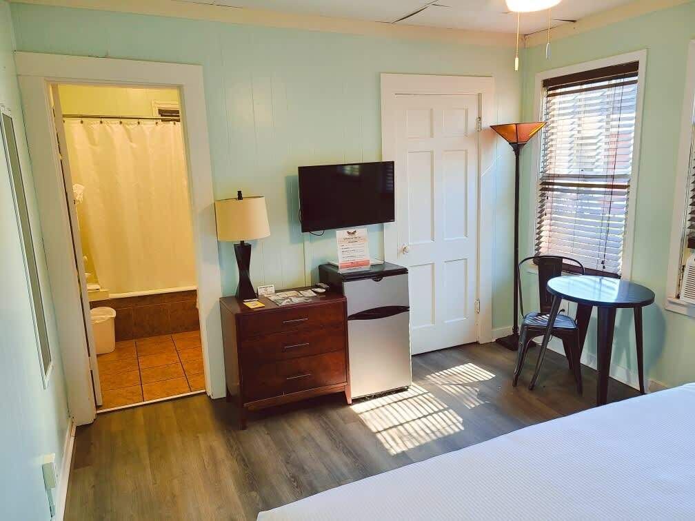 1 室のベッドルーム、アイロン / アイロン台、WiFi (無料)、ベッドシーツ