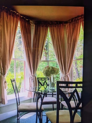 Dining - Unit 14 Roomy King Suite With Daybed Kitchenette, (Hot Springs)