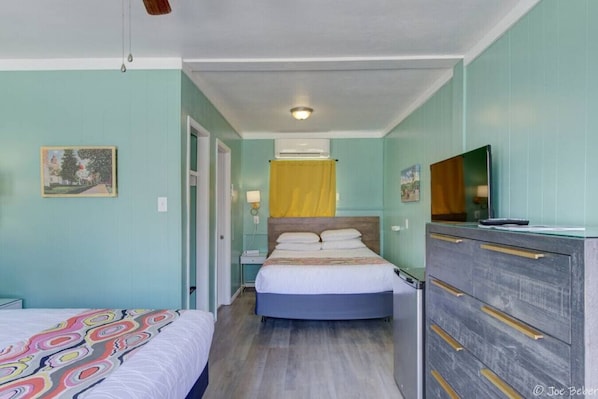 1 dormitorio, tabla de planchar con plancha, wifi y ropa de cama