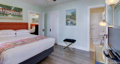 Unit 1 3 Queen, 2 Bdrm Suite With Kitchenette,Wifi