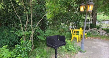 Unit 2 Dbl Queen Room, Mini Fridge, Microwave, Wif