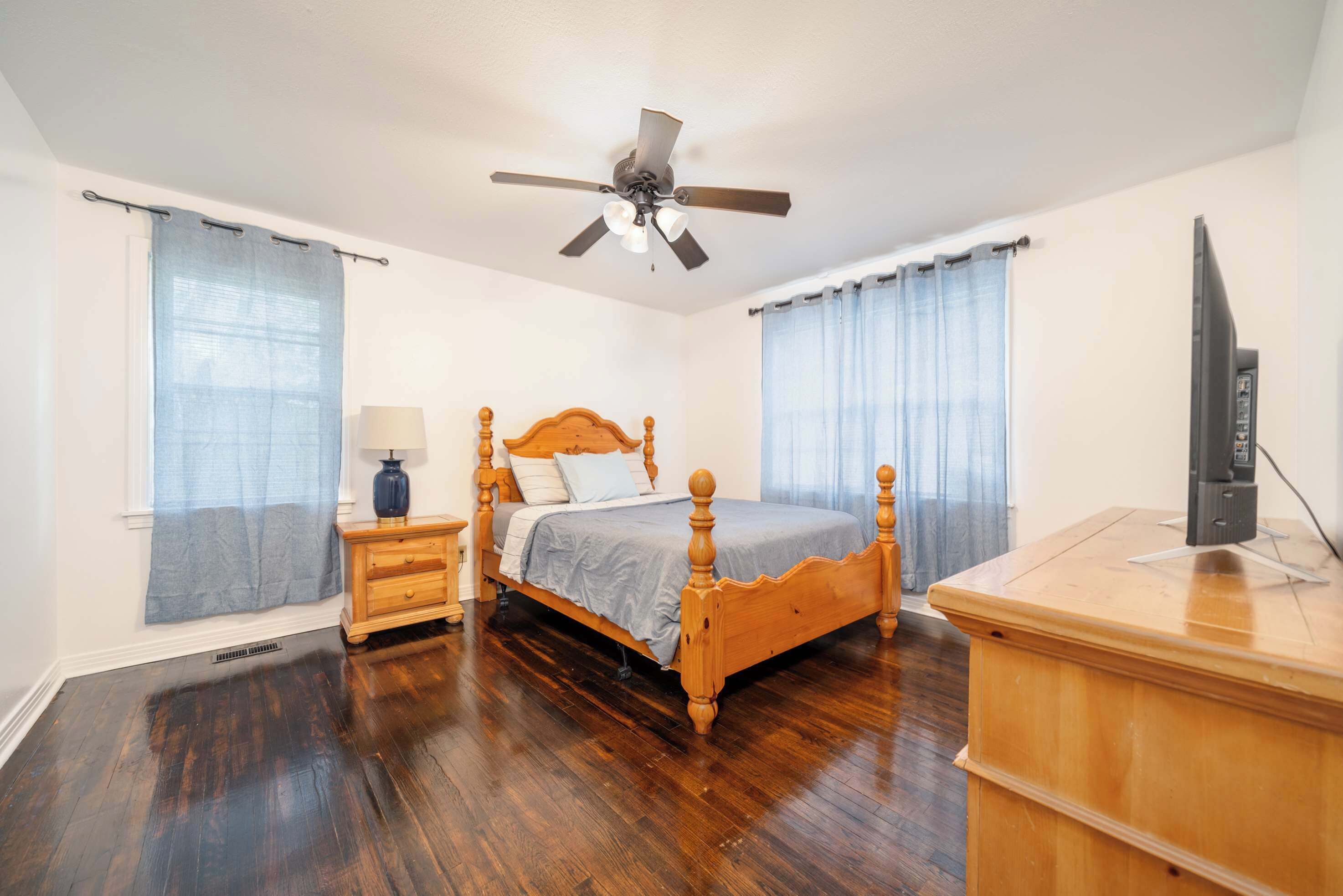 3 bedrooms, WiFi (free), bed sheets