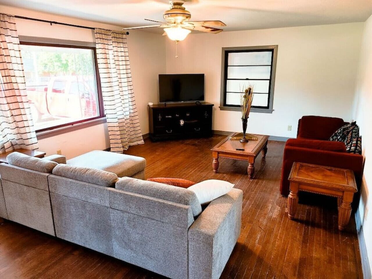 219 Andover · Quiet Private Fenced Large Yard Smart TV