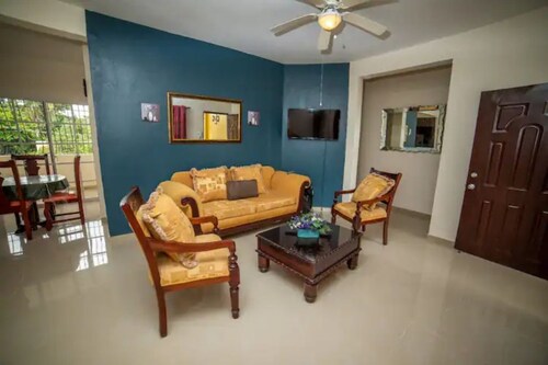 Beautiful centrally located 3 Bedroom apartment 