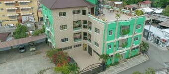 Beautiful centrally located 3 Bedroom apartment 