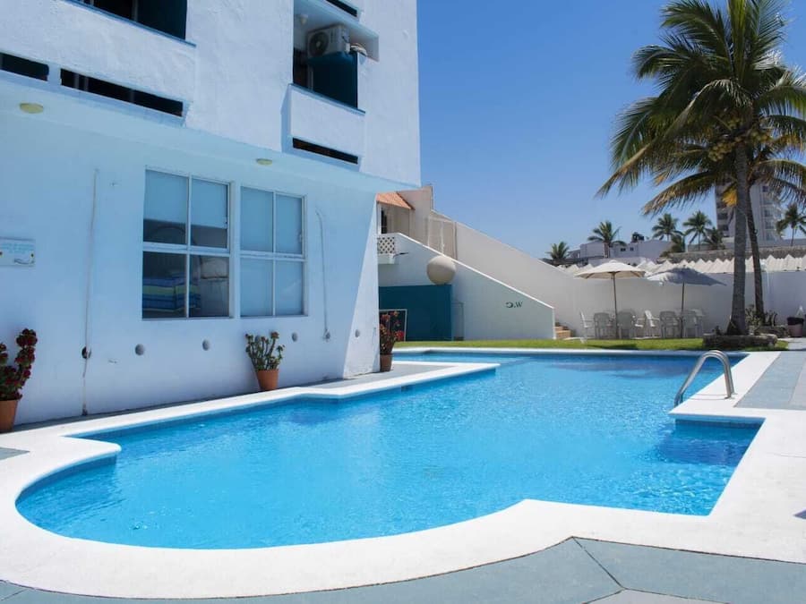 2 outdoor pools, open 8:00 AM to 9:30 AM, pool umbrellas