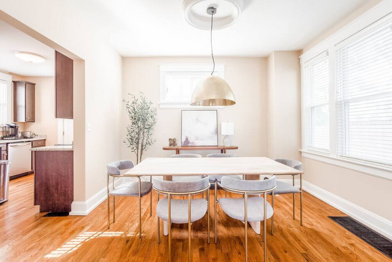 Juniper Hyde Park: 3B House Walk to HP Square, Wasson Trail