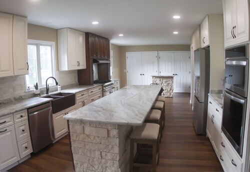 Spacious 5 bedroom w game room, theatre, and sauna