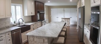 Spacious 5 bedroom w game room, theatre, and sauna