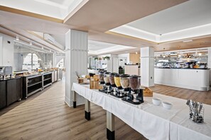 每日付費供應吃到飽自助式早餐