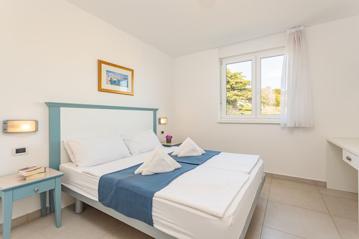 Standaard appartement, 1 slaapkamer, balkon | 2 slaapkamers, een kluis op de kamer, verduisterende gordijnen