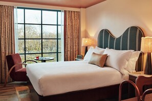 Cosy Up | Minibar, in-room safe, blackout drapes, free WiFi - The Hoxton Shepherds Bush (London)