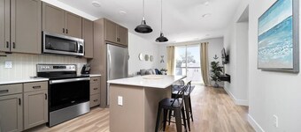 NEW Slabtown Suites on Front Street Unit 202