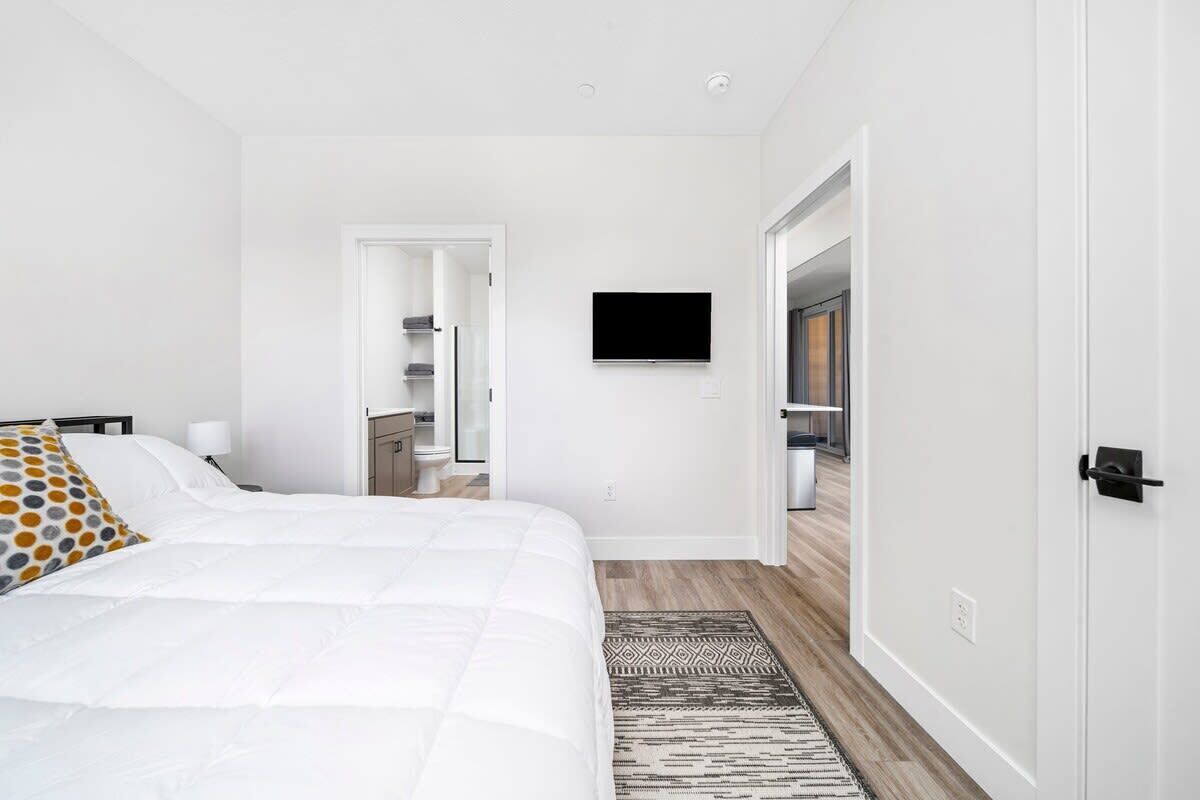 2 slaapkamers, een strijkplank/strijkijzer, wifi, beddengoed