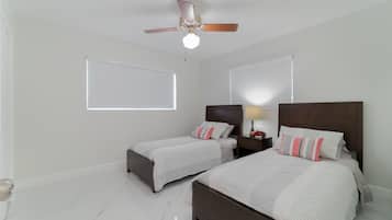 5 Schlafzimmer, Schreibtisch, Bügeleisen/Bügelbrett, kostenloses WLAN