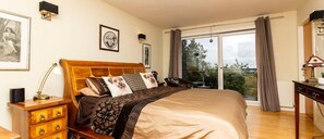 5 عدّة غرف نوم وسرير سفر وواي فاي مجانًا وملاءات أسرّة