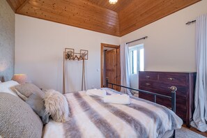 2 bedrooms, iron/ironing board, travel crib, free WiFi