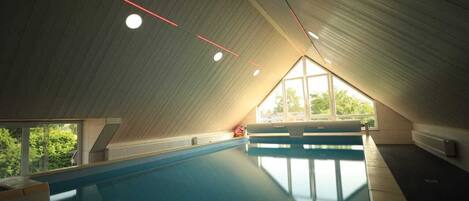 Indendørs pool, opvarmet pool