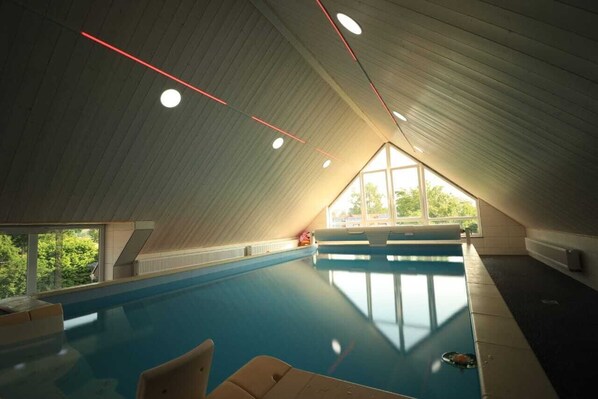 Piscine intérieure, piscine chauffée