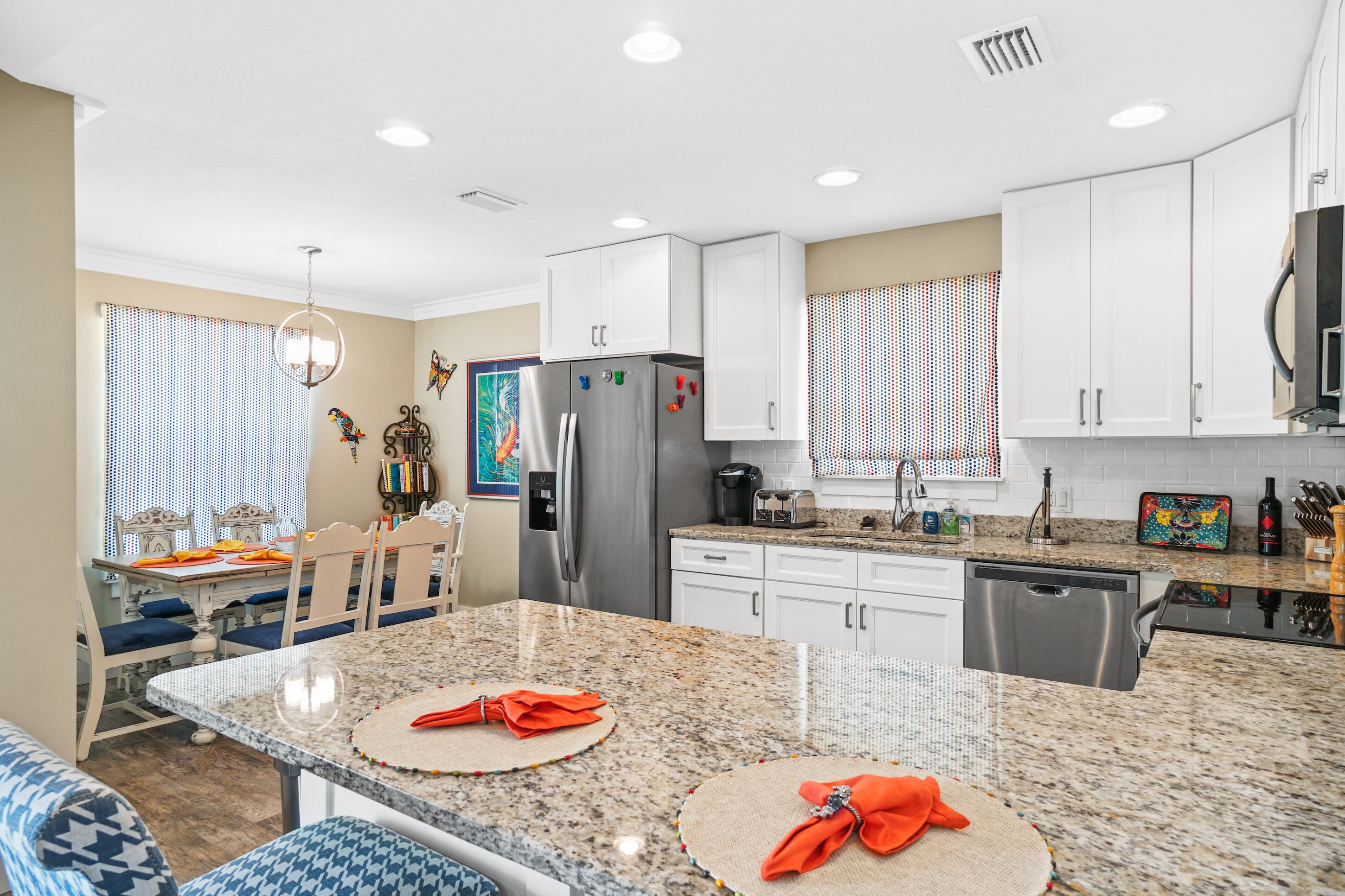 Hus – standard | Eget kjøkken | Kjøleskap, mikrobølgeovn, ovn og kokeplater