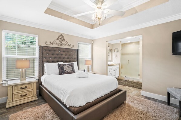 Maison Standard | 3 chambres, décoration personnalisée, fer et planche à repasser