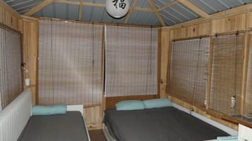 WiFi, bed sheets
